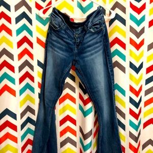 Woman’s 3/4 jeans short.